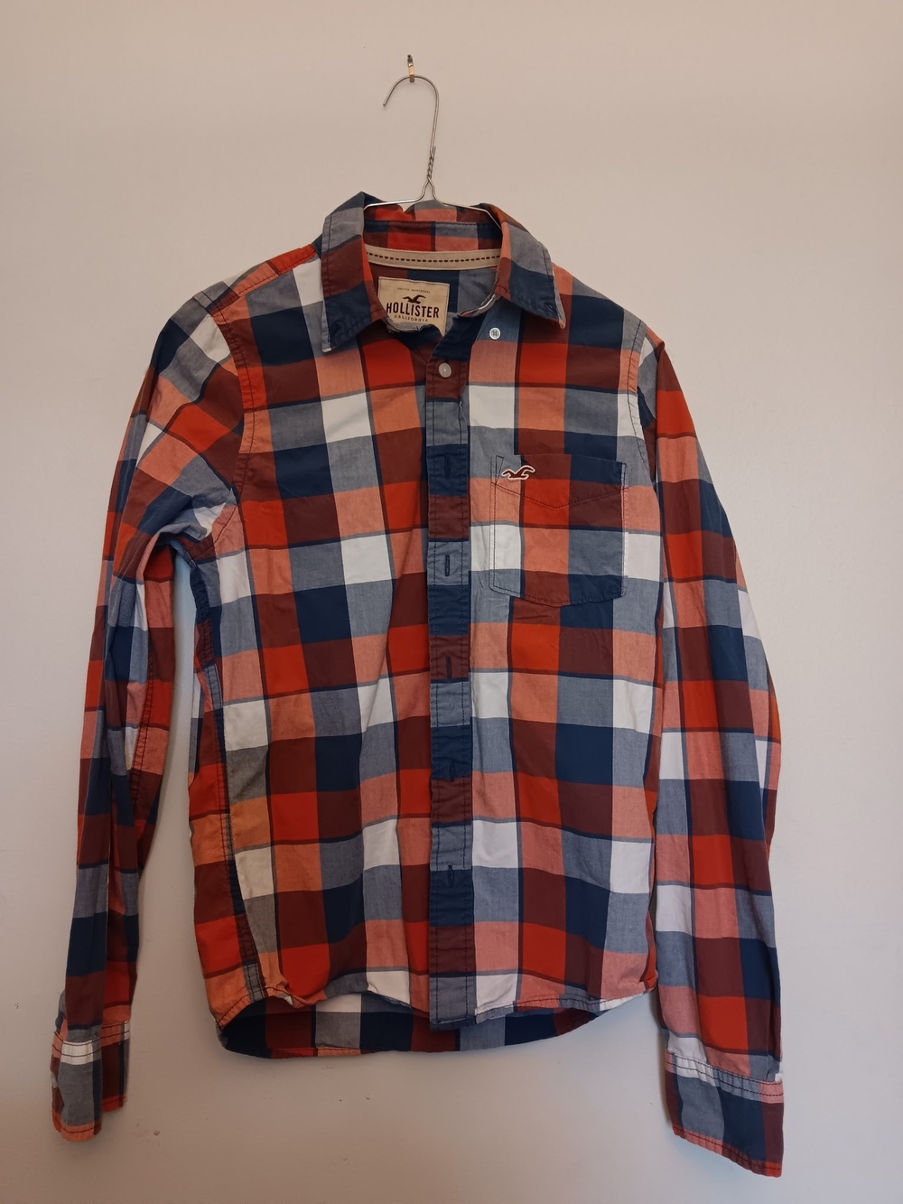 Hollister Men’s Plaid Button-Down Shirt in Red, Blue & White ( Price Is Firm)